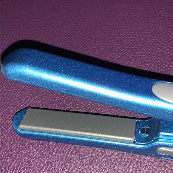 Babyliss nano titanium flat iron - Picture 3 of 3